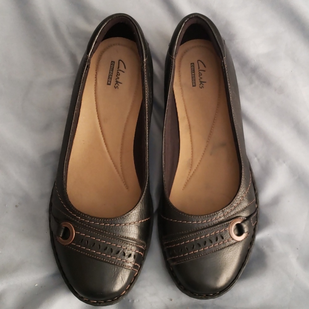 Size 10 Clark's collection slip on flat